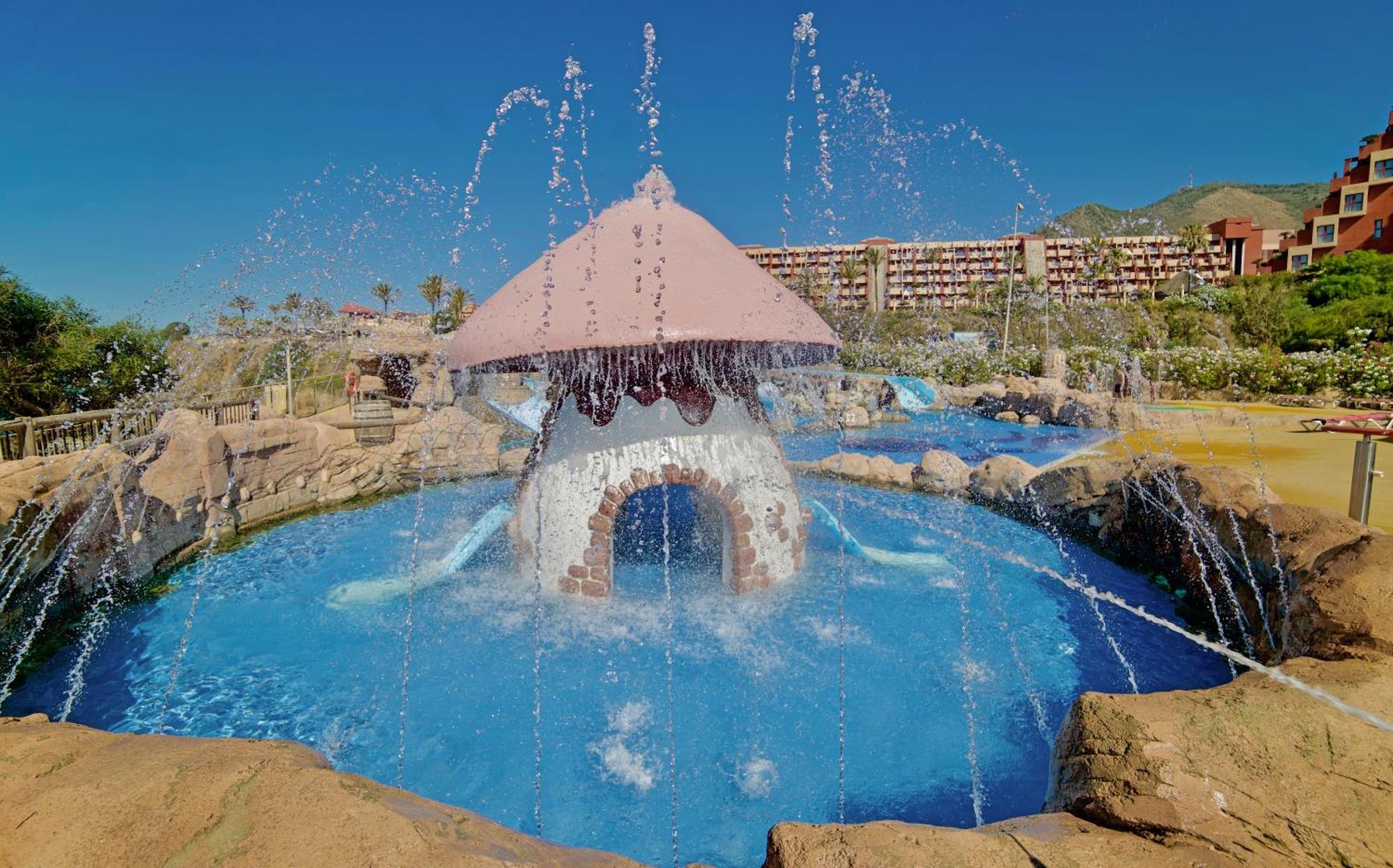 Holiday World Resort Беналмадена Екстериор снимка
